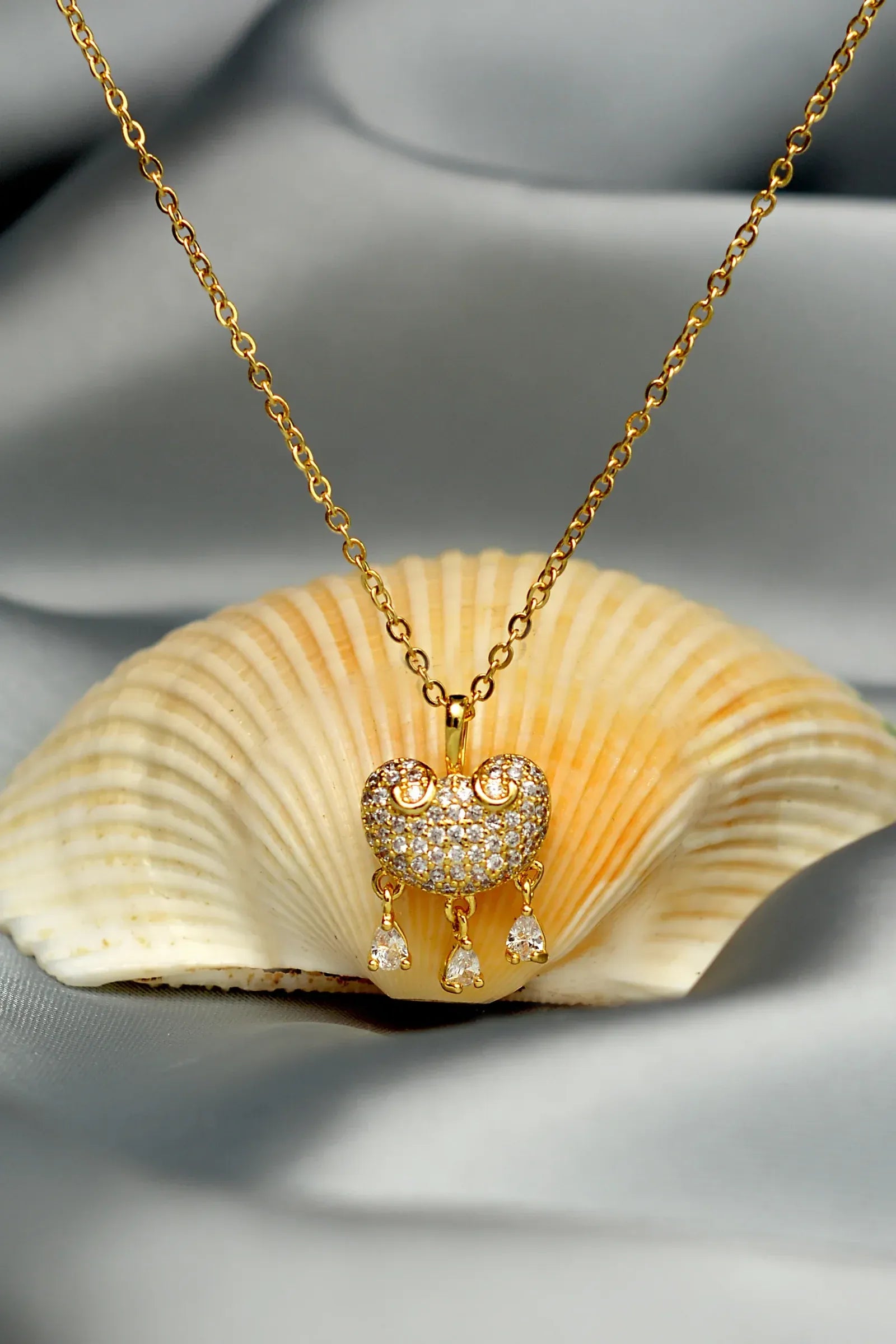 Daily Wear Golden Locket Pendant